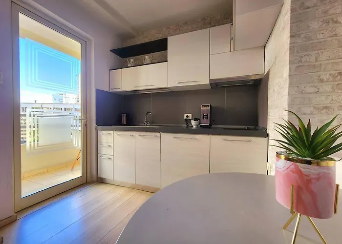 アパート Skanderbeg Deluxe Flat W 24h Check In ティラナ